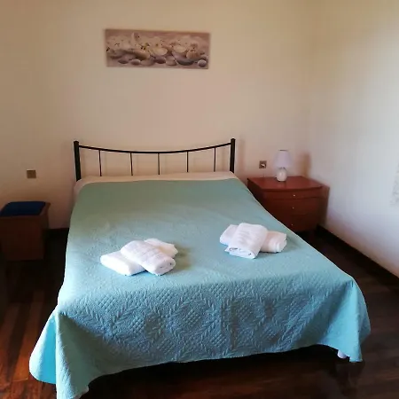 Louise House Semesterbostad Áno Garoúna